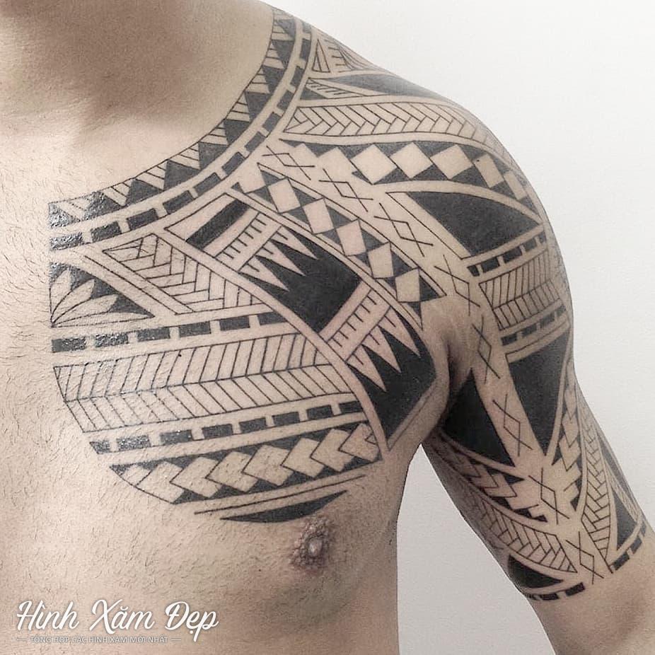 Hình xăm maori bắp tay sang ngực
