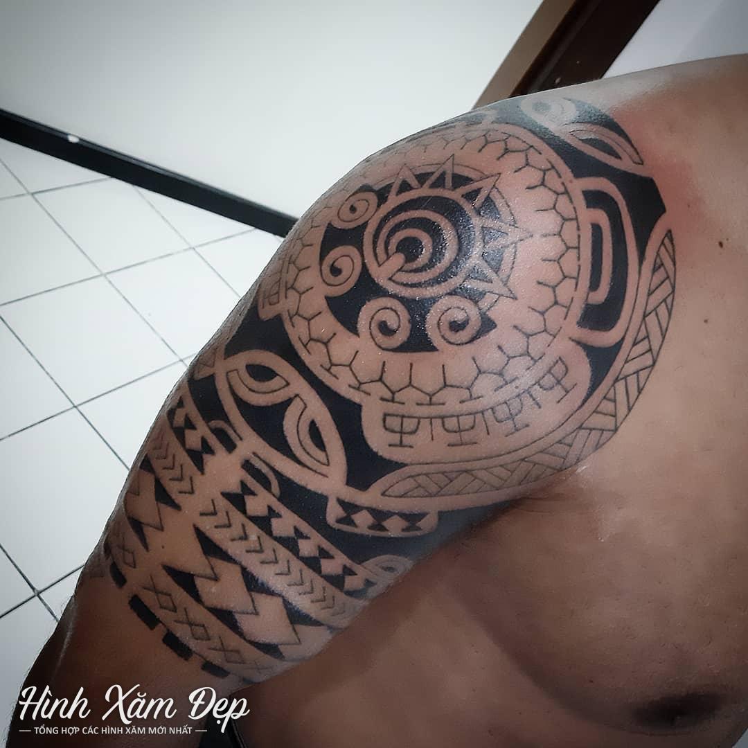 Hình xăm maori bắp vai