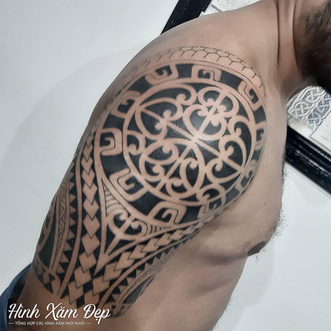 Hình xăm maori bắp vai (2)