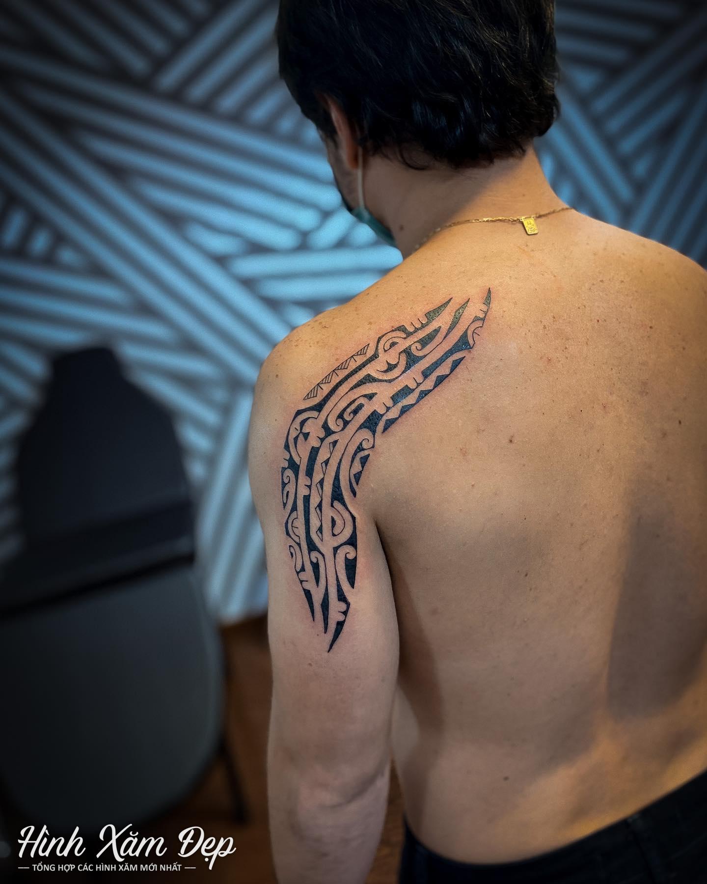 Hình xăm maori bắp vai