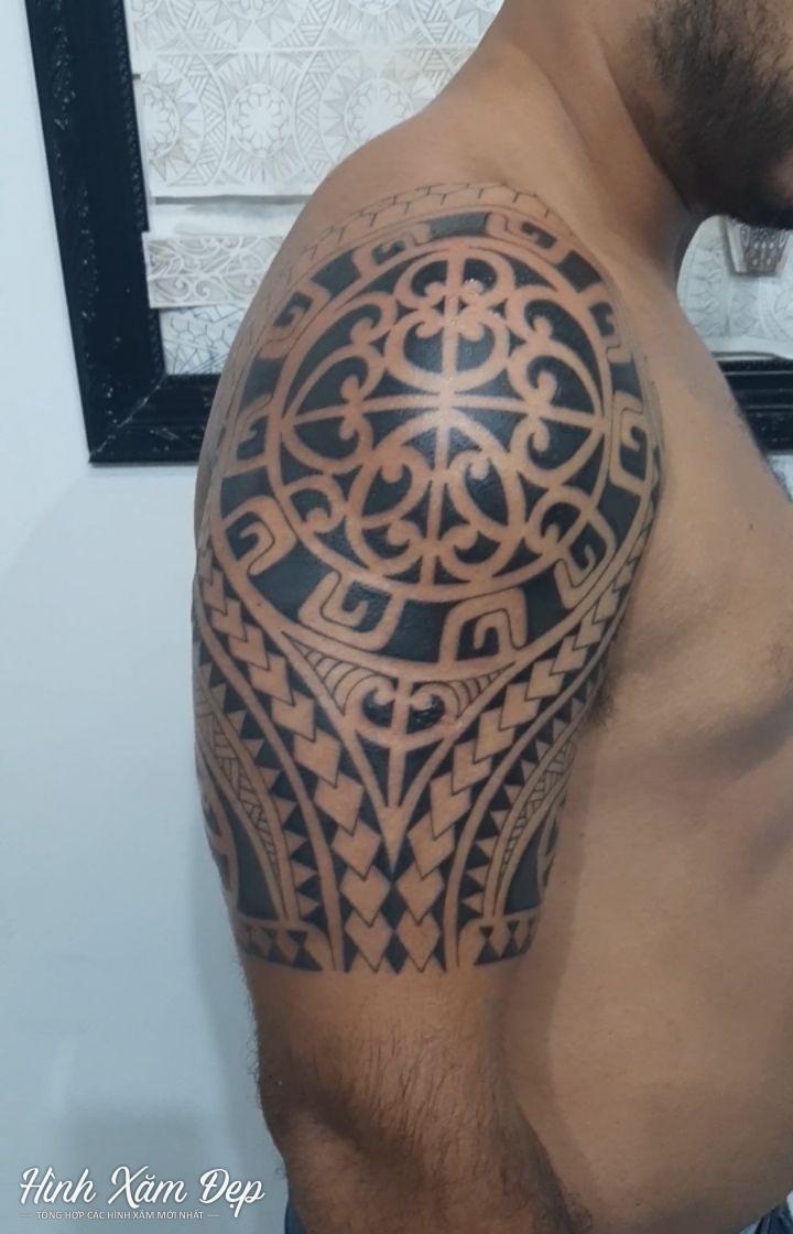 Hình xăm maori bắp vai