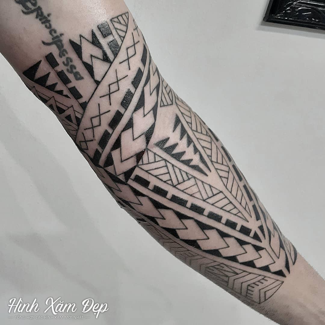 Hình xăm maori cánh tay
