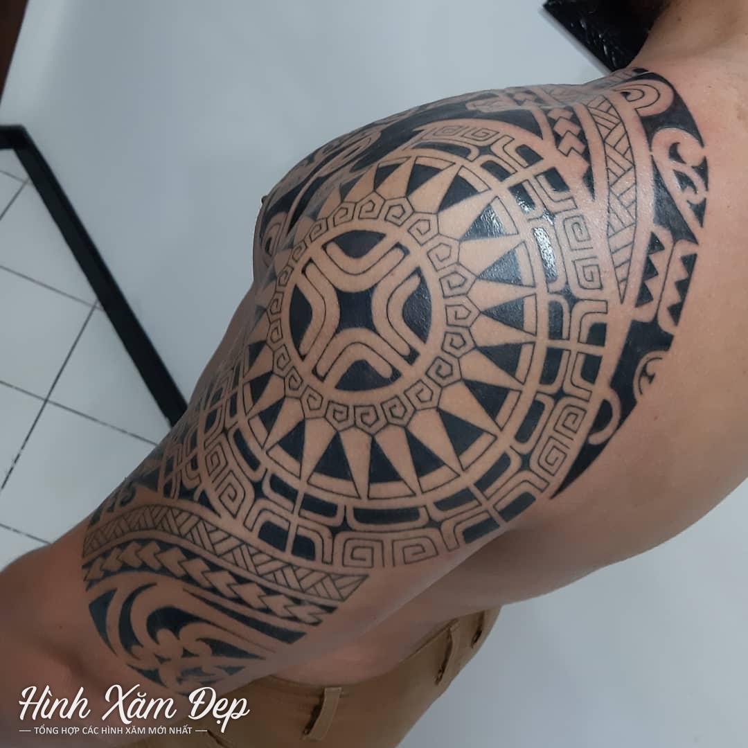 Hình xăm maori full bắp tay sang ngực