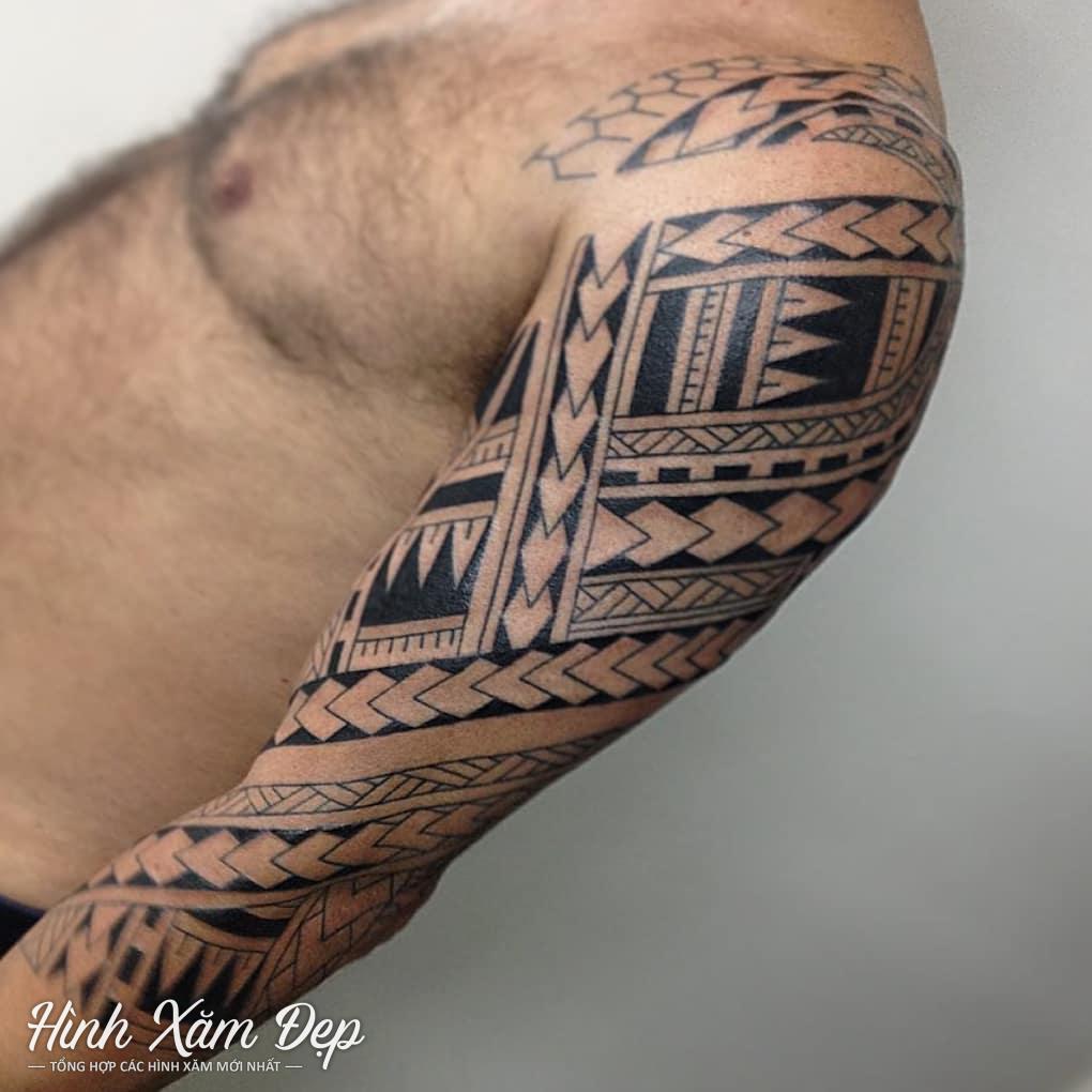 Hình xăm maori full bắp tay xuống cùi trỏ