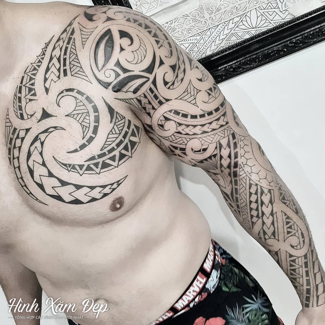 Hình xăm maori full tay sang nửa ngực