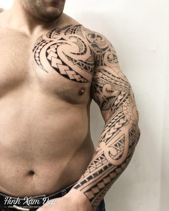 Hình xăm maori ngực sang full tay