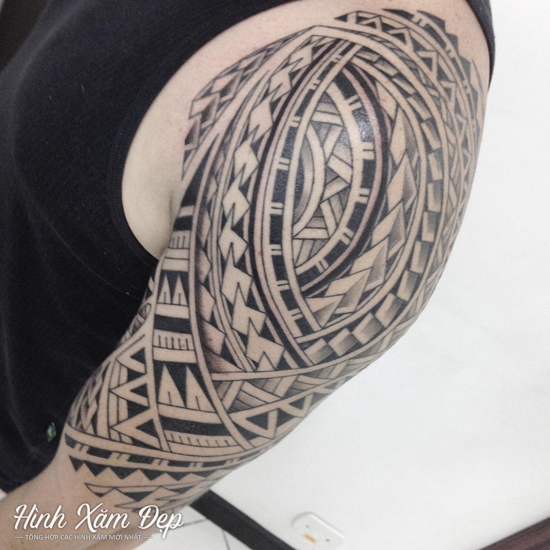 Hình xăm maori ở bắp tay