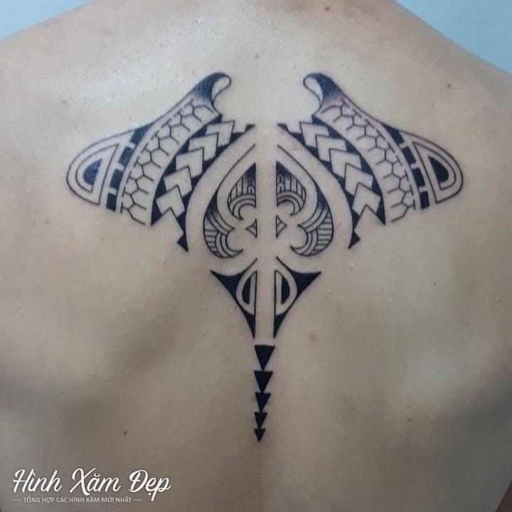 Hình xăm maori ở lưng