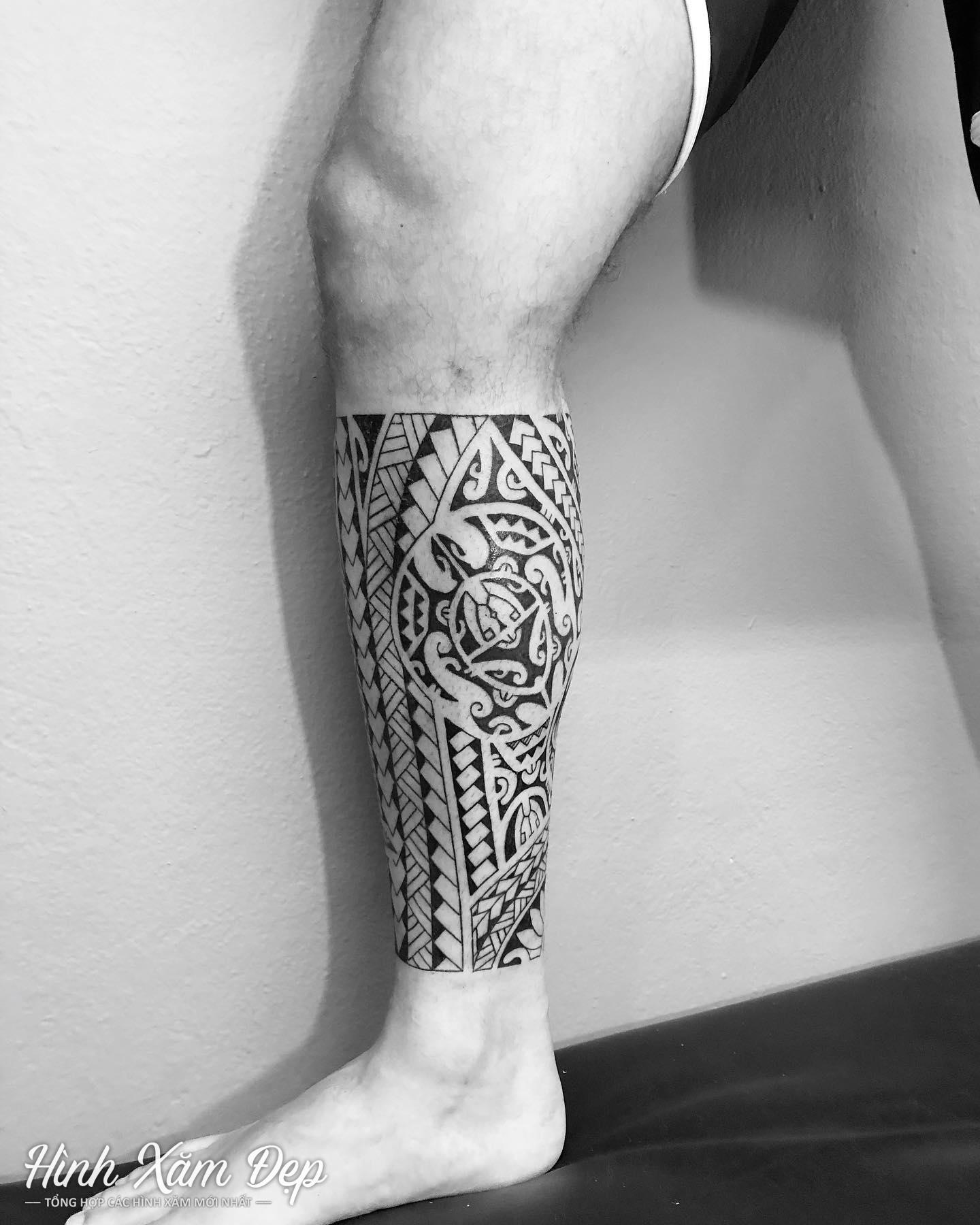 Hình xăm maori ôm bắp chân