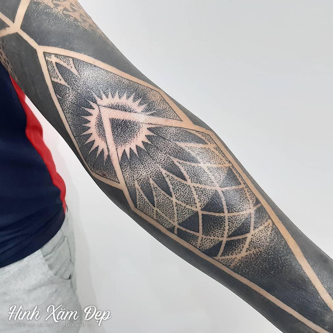Hình xăm maori tô đen full tay