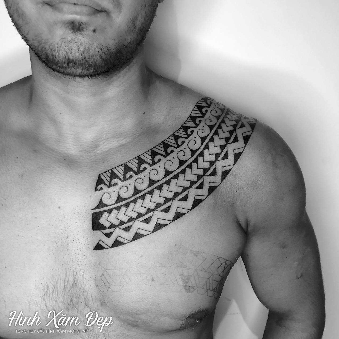Hình xăm maori vai xuống ngực