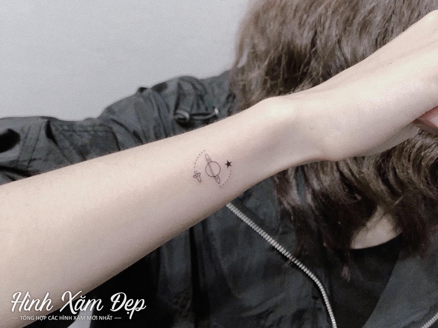 Hình xăm mini cổ tay