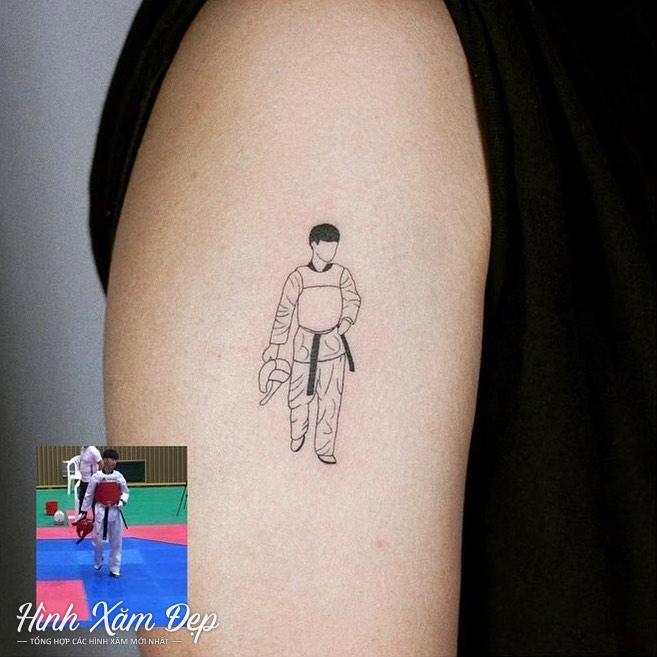 Hình xăm mini outline bắp tay