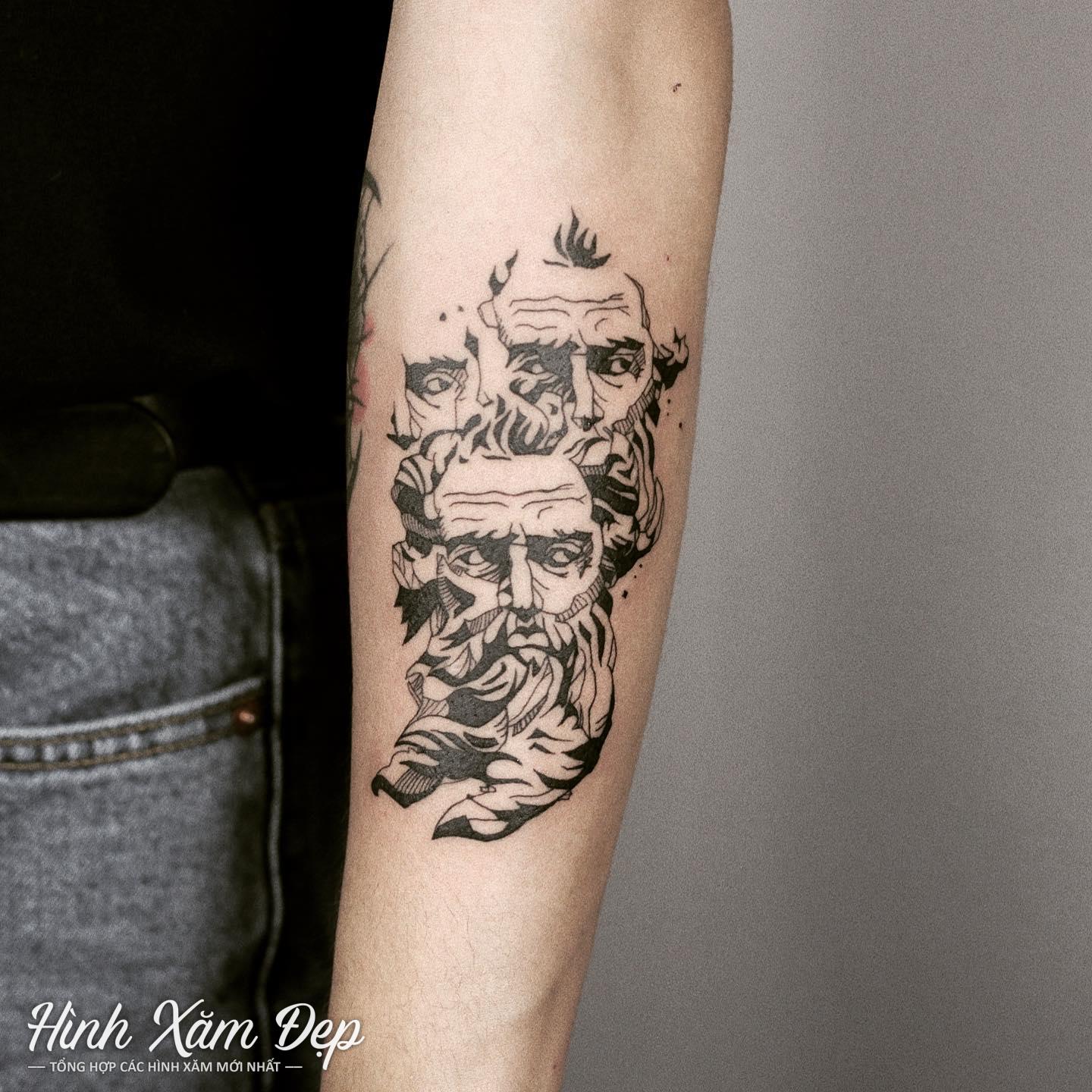Hình xăm nét mặt cánh tay