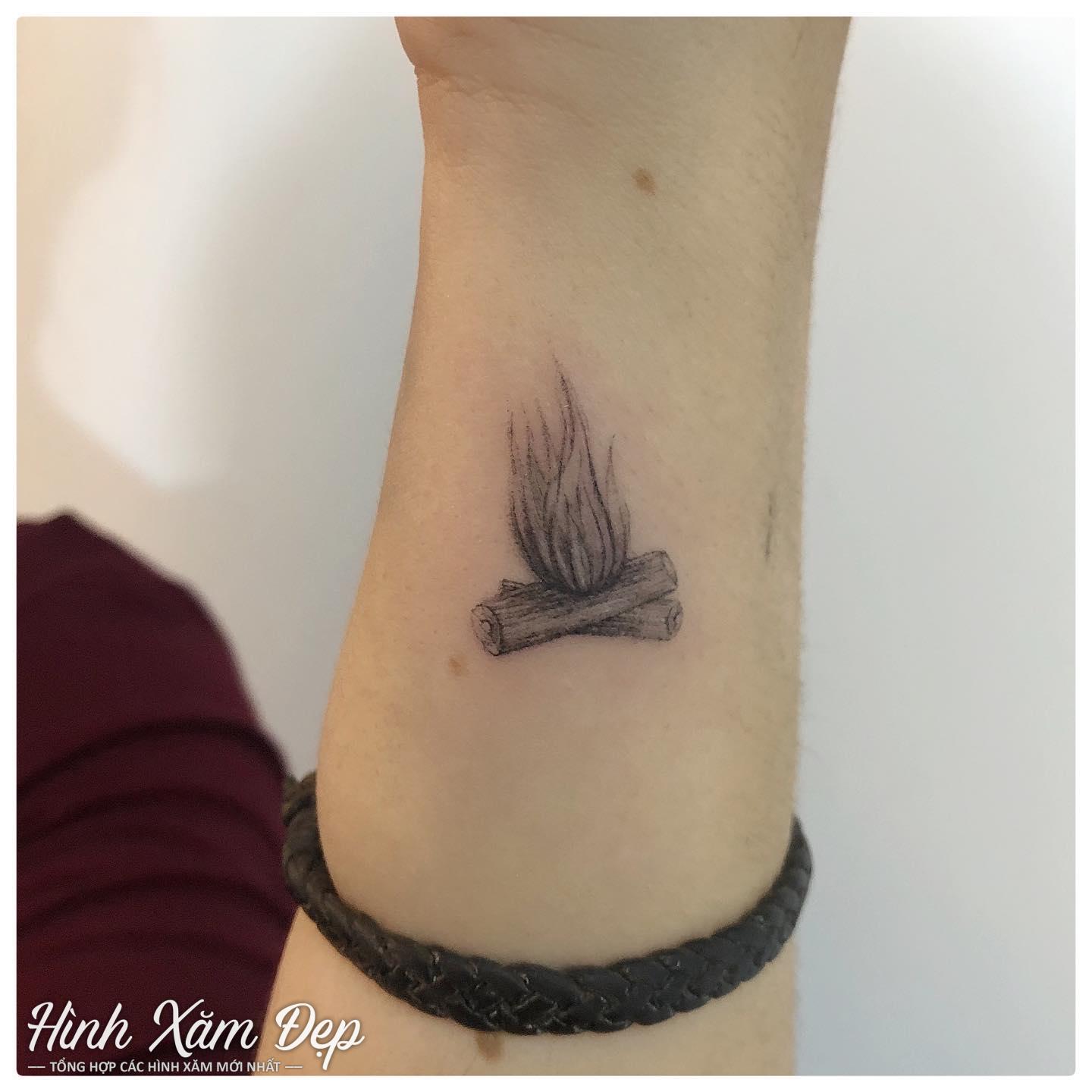 Hình xăm ngọn lửa cổ tay