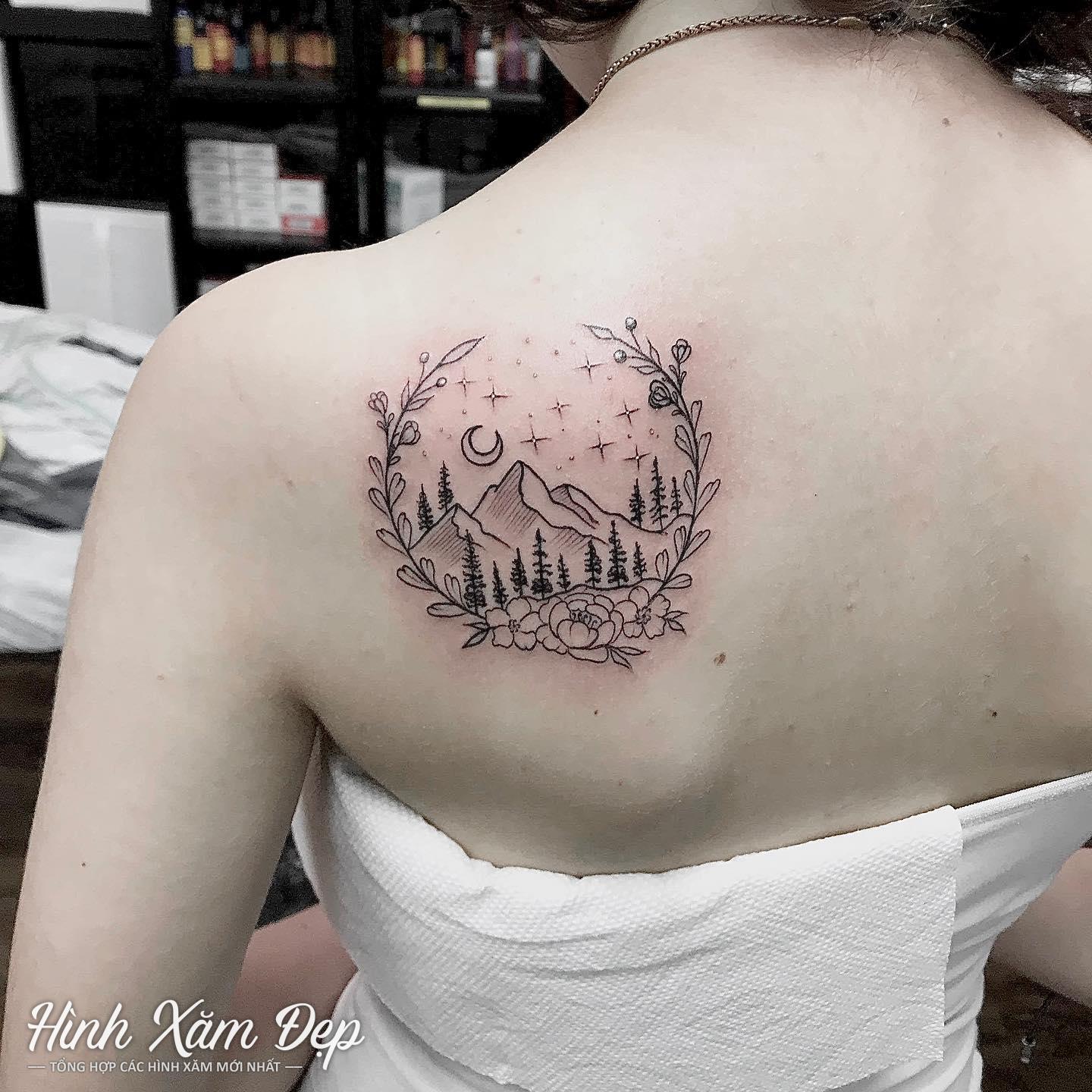 Hình xăm ngọn núi vai sau cho nữ