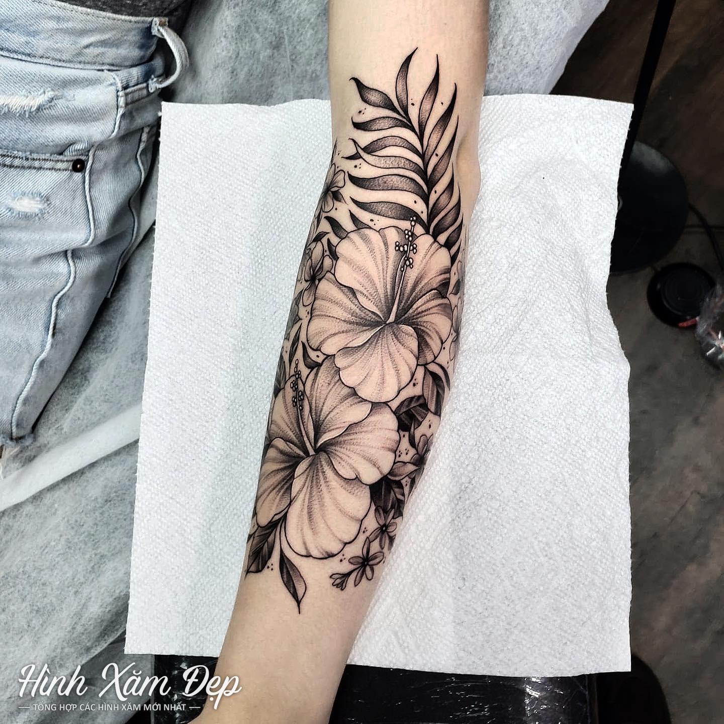 Hình xăm râm bụt cánh tay