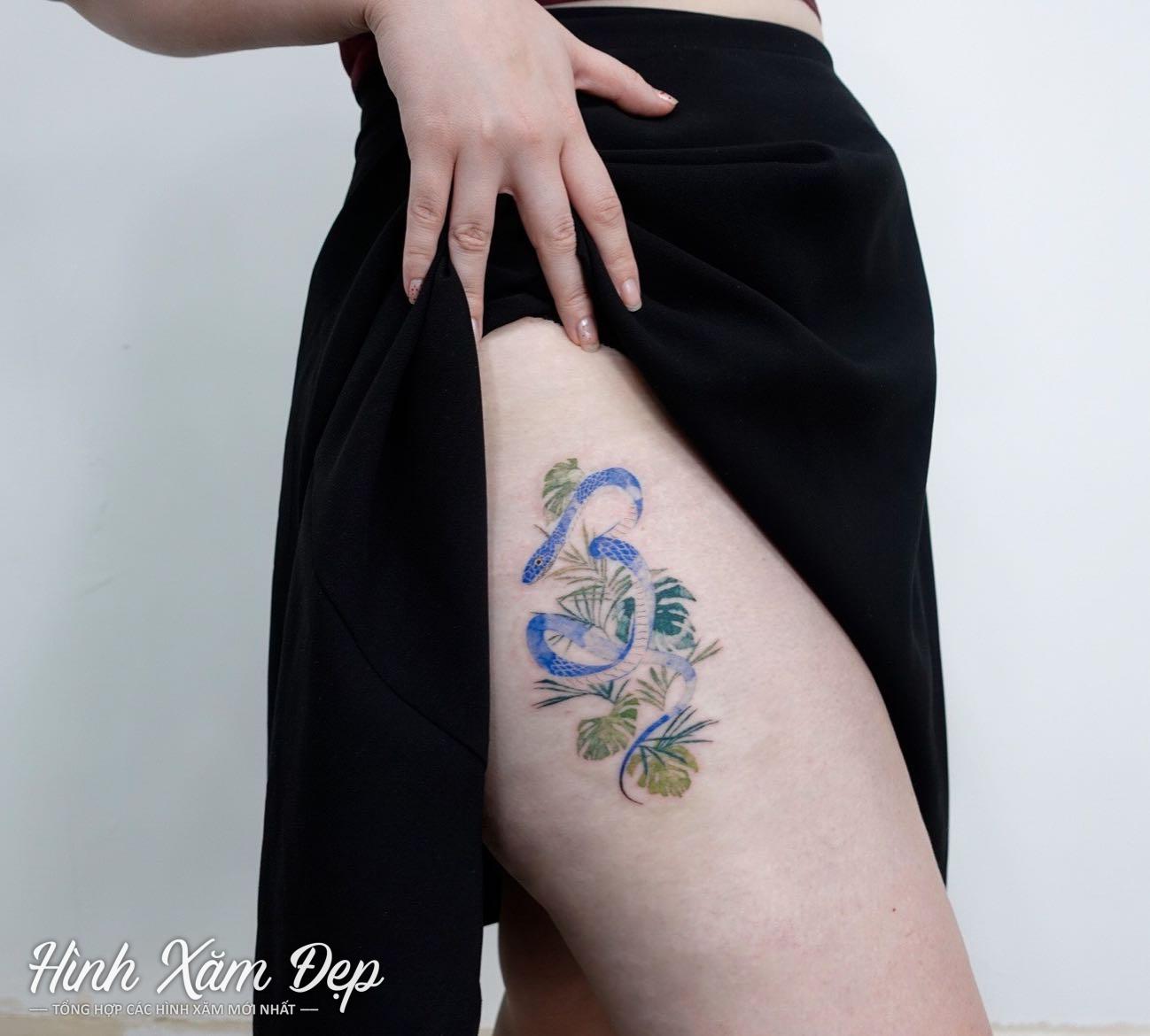 Hình xăm rắn mini bắp đùi