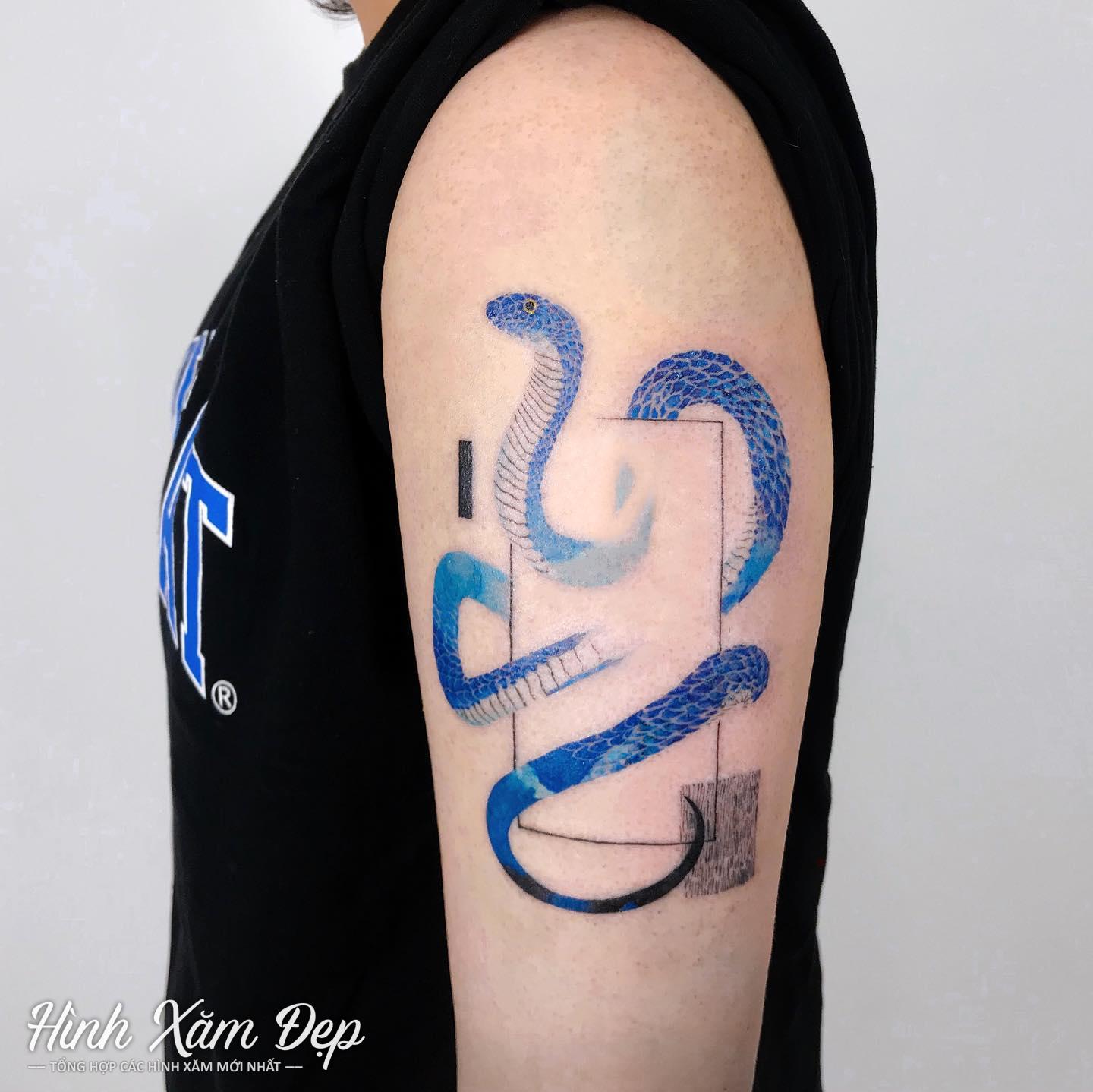 Hình xăm rắn ở bắp tay
