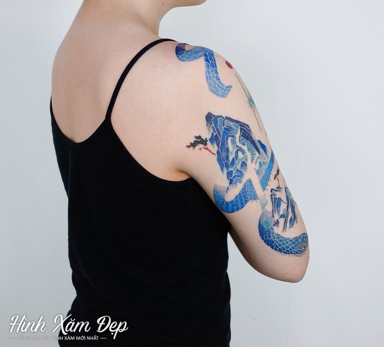 Hình xăm rồng quấn bắp tay