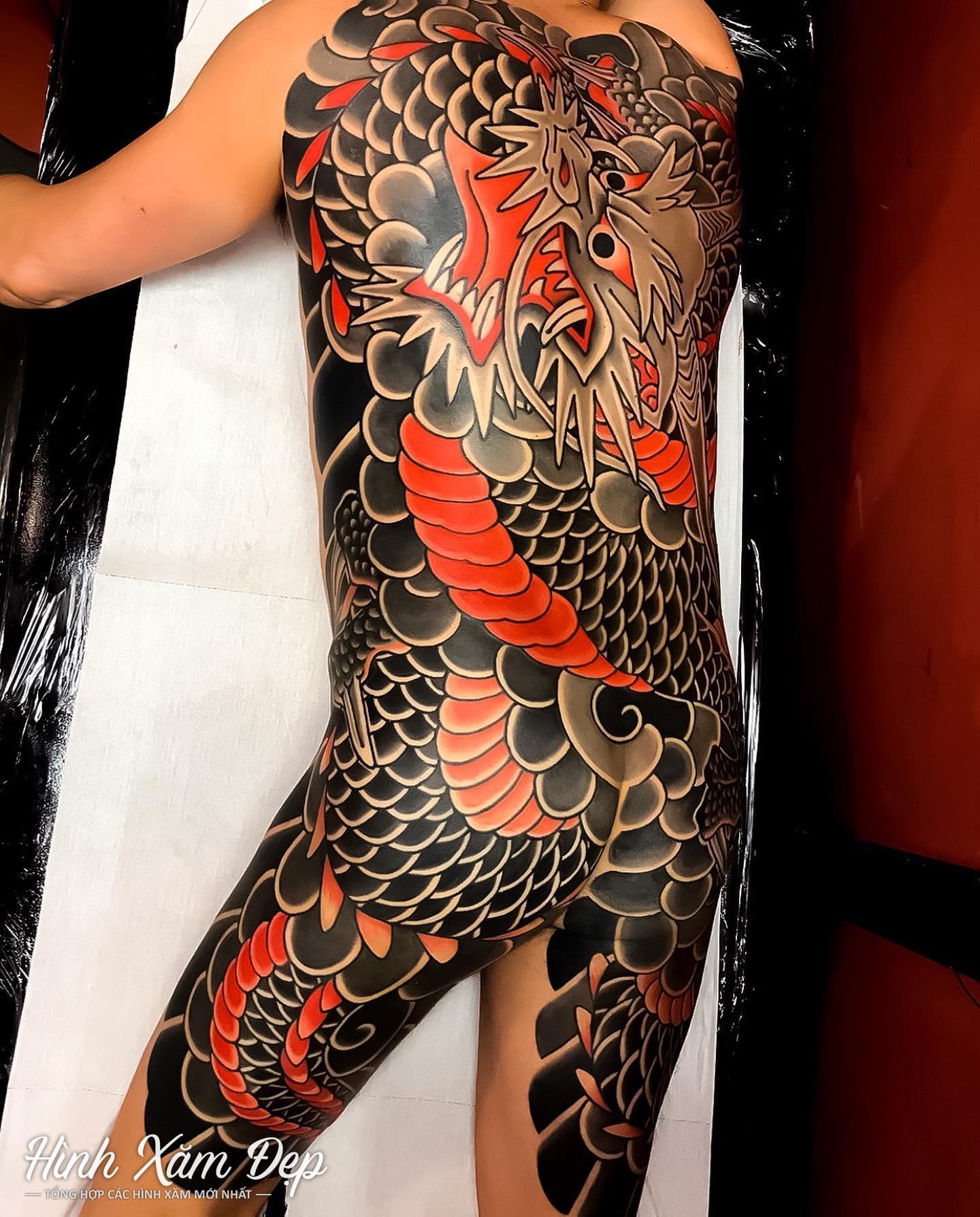 Hình xăm rồng thần nhật cổ full lưng xuống mông