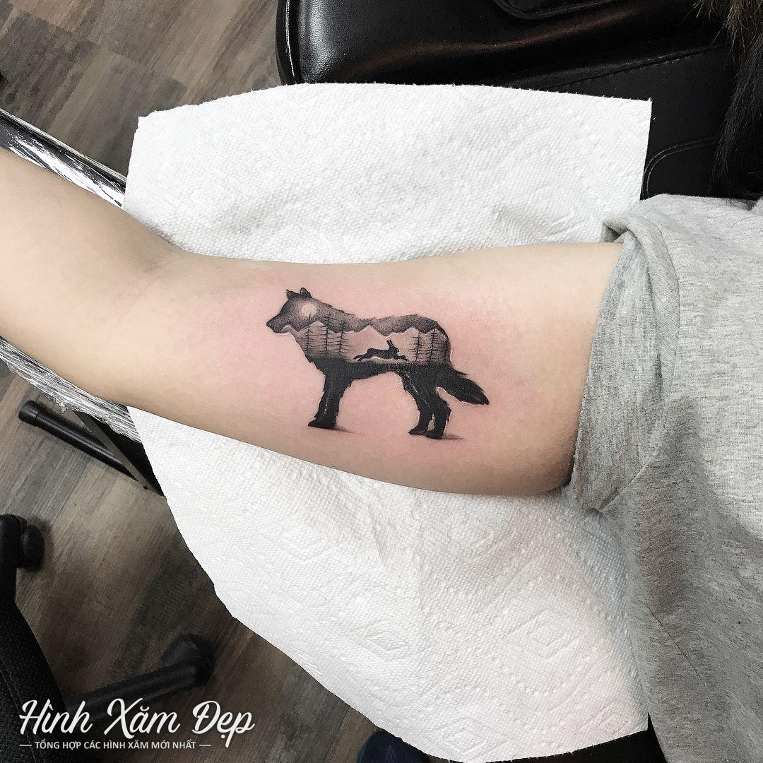 Hình xăm sói bắp tay