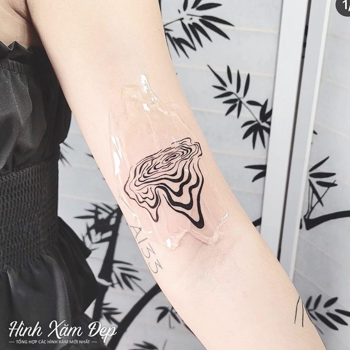 Hình xăm sơn chảy mini bắp tay