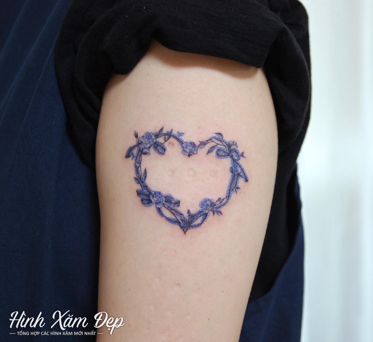 Hình xăm trái tim mini bắp tay