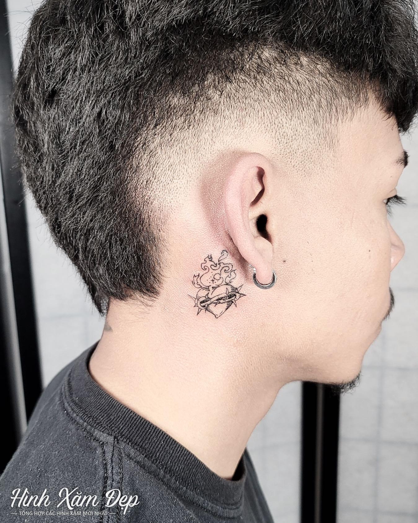 Hình xăm trái tim mini dọc cổ